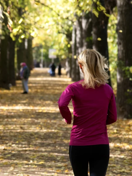 Bettina Hinz-Uhl beim Joggen im Park